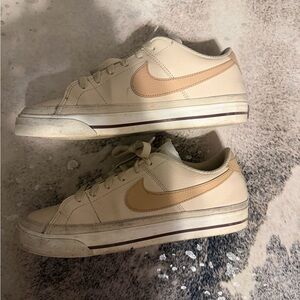 Nike women’s Cream Sneakers